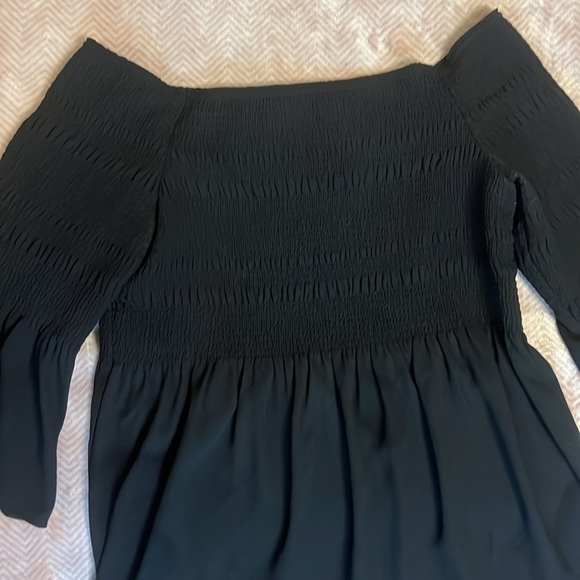 Aritzia Babaton accordion elasticized black top sz M - Picture 2 of 9